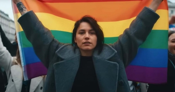 A Budapest Pride-on vonuló tömeg is megjelenik az Erste új reklámjában