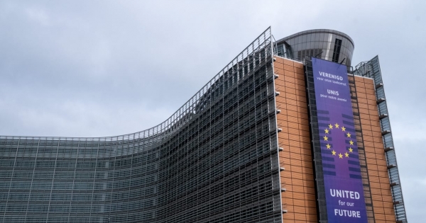 Akár bevételei 6 százalékára bírságolná a Metát az Európai Unió