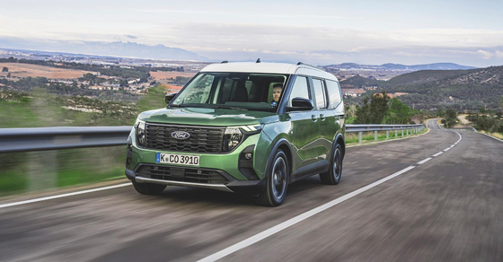 Ford Tourneo Courier: Szia Dobozos!