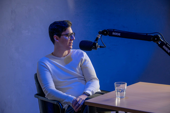 Magyar úttörővel csinál írásból "élő" embert a mesterséges intelligencia - a Colossyan-sztori a Mérlegenben