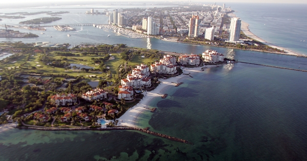 Az áradás sem tartja vissza a milliomosokat