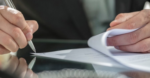 Körültekintő szerződéskötés: mire érdemes figyelni az üzleti partner kiválasztásakor?