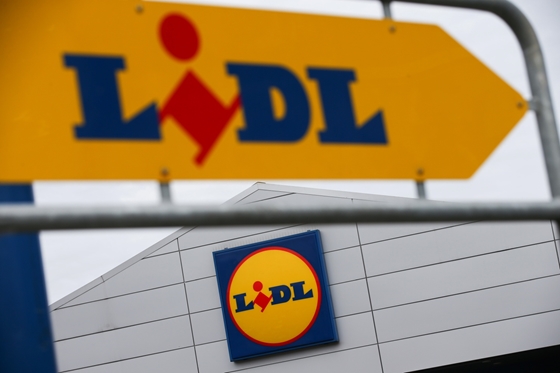 Olcsón kínálja a szépséghibás zöldségeket és gyümölcsöket a Lidl