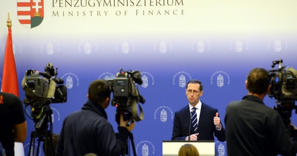 Varga Mihály kiállt az otthoni pálinkafőzés adómentességéért