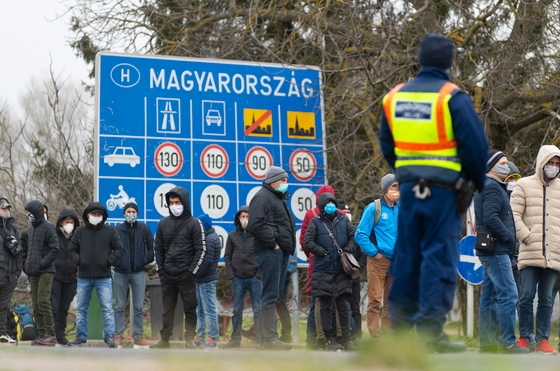 A kormány megtiltaná a munkaerő-közvetítőknek a harmadik országbeliek behozatalát