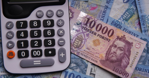 Idén ismét két számjegyű bérnövekedés várható