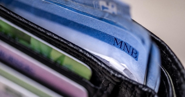 Elmondták a cégvezetők és a szakszervezetek, mi történhet a minimálbérrel, ha az eredeti emelési terv elbukik