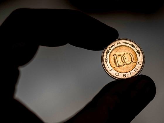 Eltűnhet egy ismert név a magyar pénzpiacról