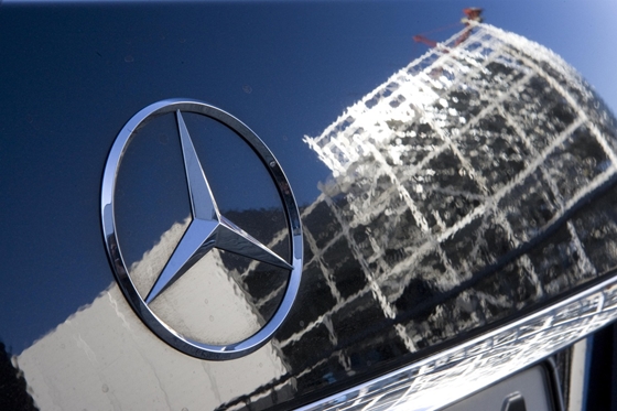 Magyar–román–lengyel verseny indult az új Mercedes-gyárért