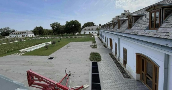 Hadházy Ákos: Lévai Anikó már beépített ajtókat bontatott ki Hatvanpusztán