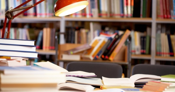 Tanulmányi szerződés: milyen feltételekkel köthető, miként bontható fel?