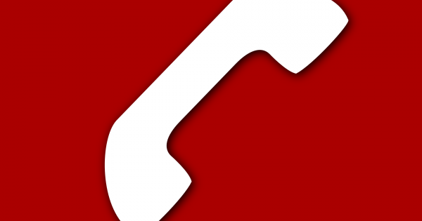 Vége lehet a kétéves hűségidőknek! Megszorongatná a parlament a szolgáltatókat