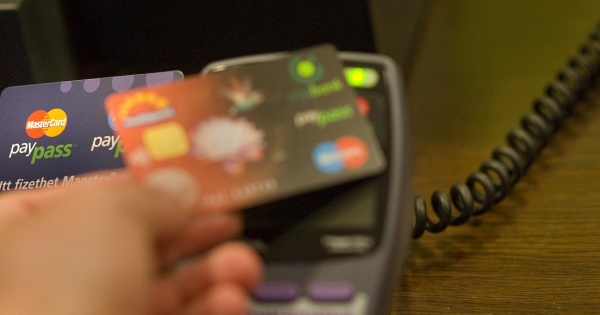 Ennyit tilthatnak le fizetésünkből? Mutatjuk a mentességeket is