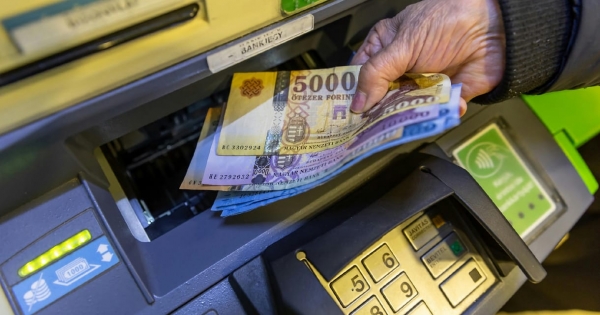 Jövő héten dönthet a parlament az ingyenesen felvehető készpénzösszeg megduplázásáról