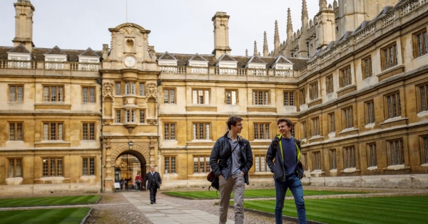 A neves magyar AI-fejlesztő professzor Cambridge-ből jön haza, hogy irodát nyisson Budapesten