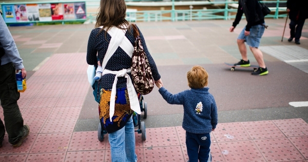 Szigorú szabályok, megkötések és engedmények a gyermekek utáni családtámogatásokban
