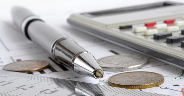 Teljesítési időpont meghatározása időszaki elszámolású szolgáltatásnál – példákkal