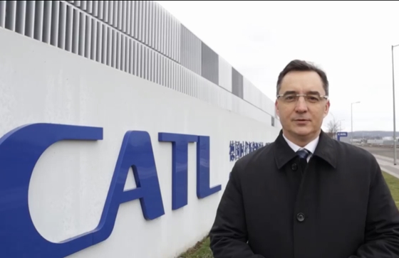 Lábon lőtte magát a Fidesz Debrecenben: hiába öntik a pénz a városra, a polgármester népszerűsége mélyponton van