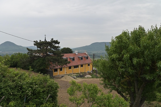 Hiába hirdette a kormánymédia és parádézott előtte Varga Judit, mégis tönkrement Rákay Philipék hegymagasi étterme