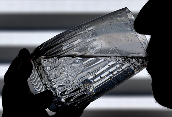 Adócsalás miatt négy év börtönre ítélték a luxusjachtos magyar ásványvízcég vezetőjét