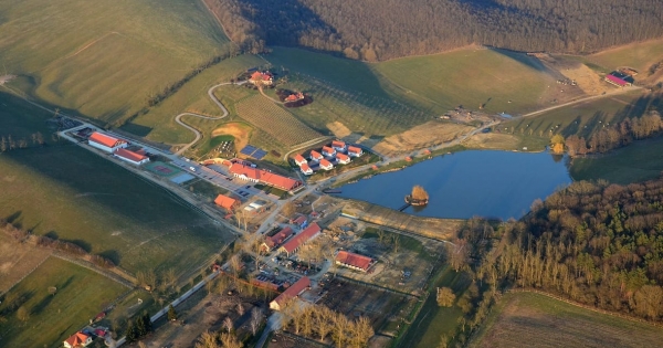 Különleges üzletember adta a helyszínt a NAV-osok tragikus kimenetelű bulijának