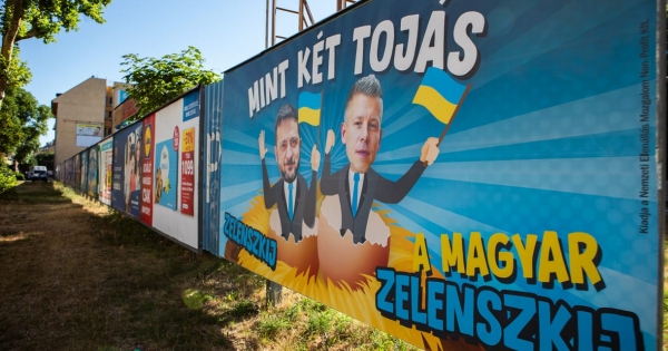 Megtette, amit meg kell: több százmillió Magyar Pétert lejárató videó és számtalan plakát után Apáti Bence eladta a cégét