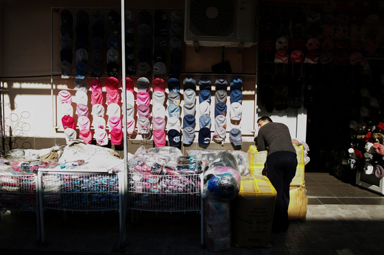 Rászálltak a fináncok a kamu számlákkal trükköző boltosra, pár nap alatt lett 50 milliója, hogy rendezze az elcsalt áfát