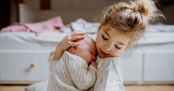 Táppénz, gyed, gyes és öregségi nyugellátás egyidejű folyósítása: ezek a feltételek