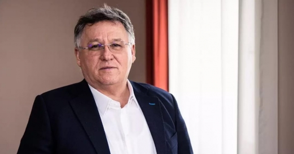 Afrikáért a zsebébe nyúlt Szíjj László