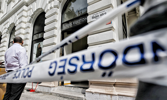 Kirabolták az Andrássy úton lévő Louis Vuitton üzletet