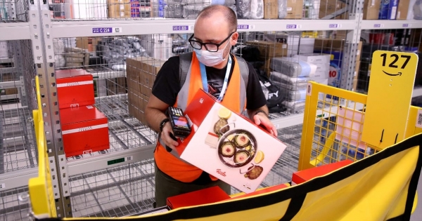 Az Amazon nagy átállásra készül, félmillió munkahelyet a robotok foglalnak majd el