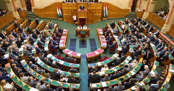 Itt az új adócsomag!