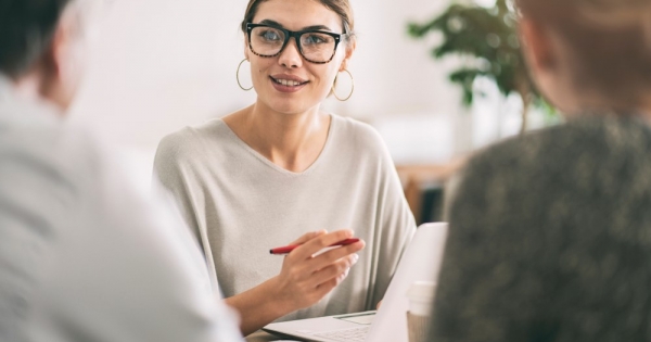 Quiet quitting, avagy az épphogy csak dolgozó munkavállaló esete: mit tehet a munkáltató?
