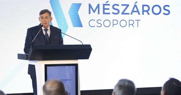 Mészárosék meggyőzték a levonult kivitelezőiket, folytatódik a kiürített kasszájú cégük épületének felújítása