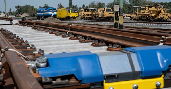 Hiába hagyták jóvá, Mészáros Lőrincéken még mindig elhasalhat a MÁV egymilliárd eurós gigahitele