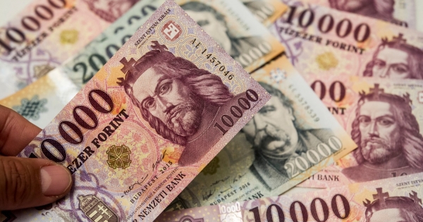 13 eset, amikor a munkavállaló mentesül a munkavégzés alól, mégis jár neki távolléti díj