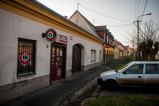 Egyre kevesebb a dohánybolt, több száz településen már nincs is