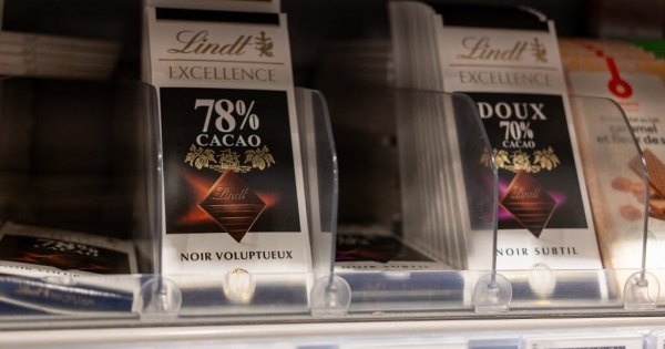 Csökkenti a csokiárakat a Lindt, mert a vásárlók már nem bírják tartani a lépést a drágulással