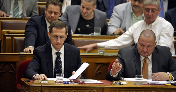 Varga is beleállt, példátlan vállalást tett