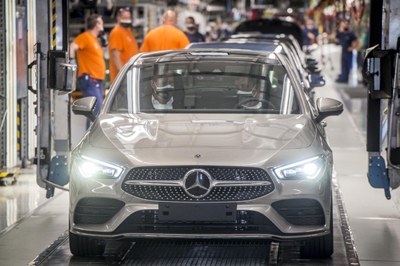Új egyezséget tervez az EU, hogy a német autógyárak ne fúrhassák meg a belső égésű motorok 2035-ös betiltását