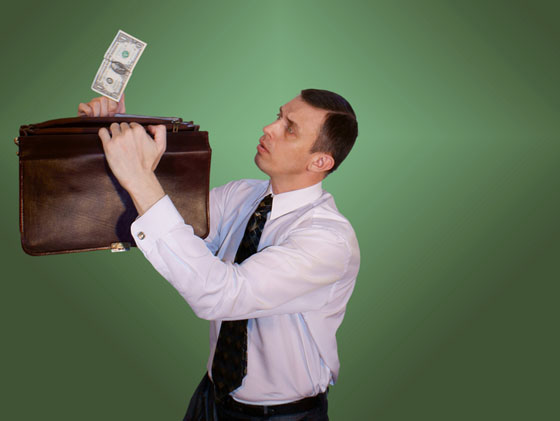 Külföldre távozott az ügyvezető, nem törődik a céggel, mi lesz vele?