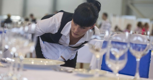 Borravaló és felszolgálási díj – milyen adó- és járulékfizetési kötelezettséget jelent a vendéglátóhelynek?