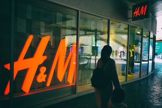 A H&M bevezeti a használt ruhák árusítását néhány európai üzletében