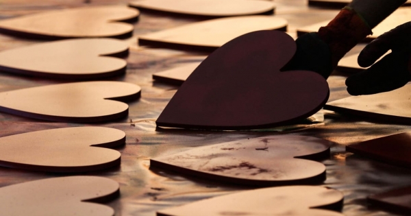 Virág, óvszer és burger: ezeket rendeljük Valentin-napon