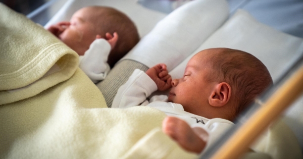 Két gyermek két ellátás, vagy mégsem: mi jár ikergyermekek esetén?
