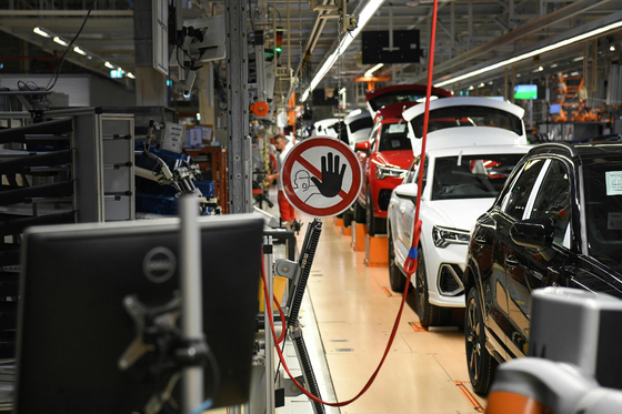 A külkereskedelem januárban is folytatta mélyrepülését