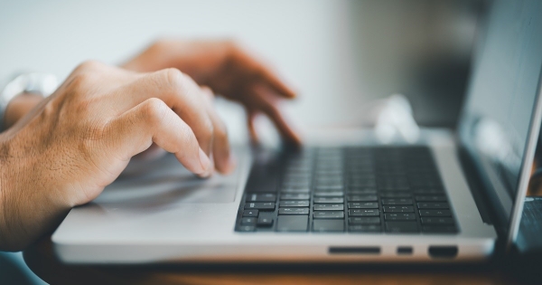 Jogosultak-e a közfeladatot ellátó szervek közösségimédia-oldalukról felhasználókat letiltani?