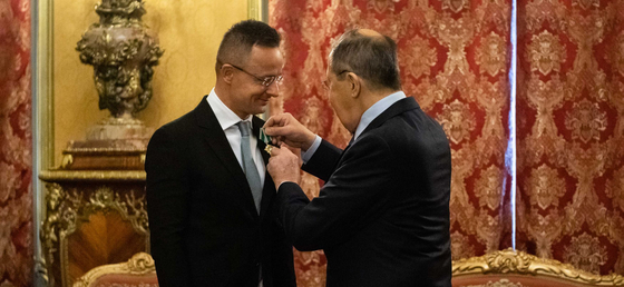 Szijjártó Péter mintha elfelejtette volna, hogy Oroszország háborúban áll egy szomszédunkkal