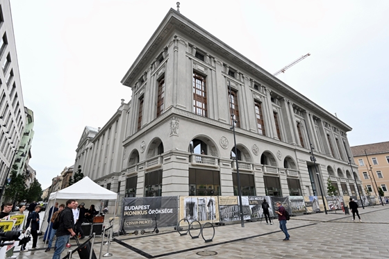 Megvan, mikor nyit újra a Corvin Áruház a Blaha Lujza téren