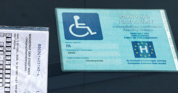 Kúriai határozat mozgáskorlátozott parkolási igazolványának átadásáról